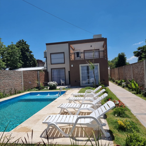 Venta De Casa Con Piscina Con Quincho Parrilla 