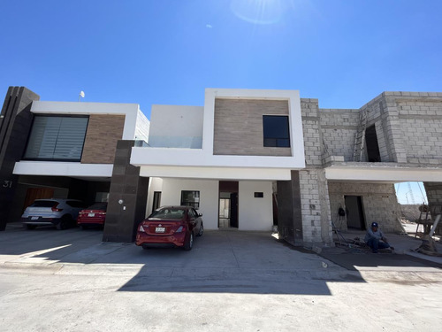 Casa En Venta En Residencial Palma Real