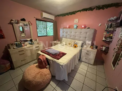 Casa En Venta De Una Planta En Colonia Dale.