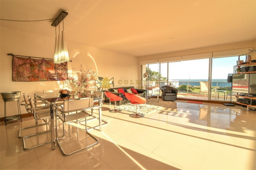 Excelente Apartamento De Tres Dormitorios Frente Al Mar - Punta Del Este- Ref: 3912