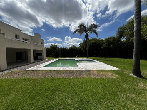 Casa De 4 Dormitorios En Alquiler En El Country El Bosque
