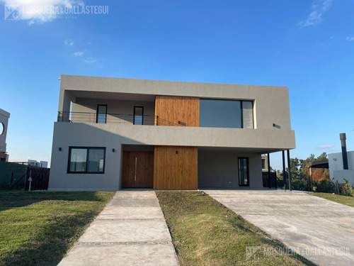 Casa En Vanta En La Calesa, Pilara.