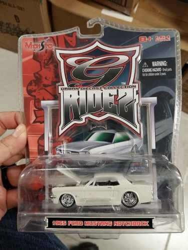 Maisto - Ridez . 1965 Ford Mustang Notchback - 1:64