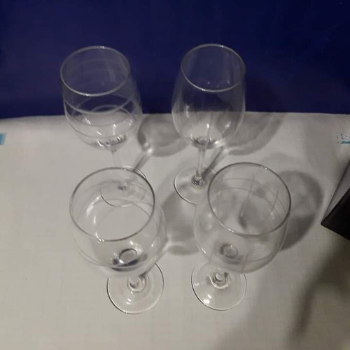 Imagen 8 de 8 de Set De Cuatro Copas De Vidrio Para Vino.nuevas. Marca Maint