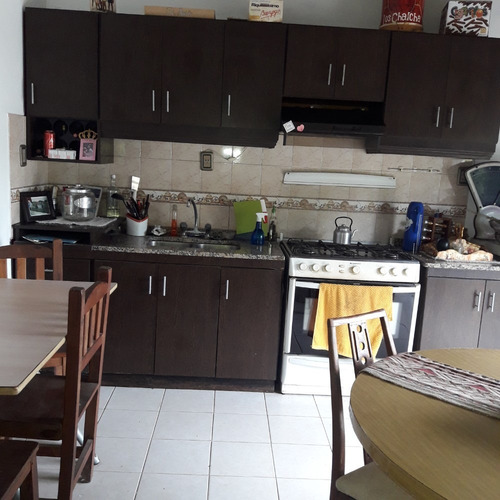 Imagen 3 de 8 de Galpón, Casa Y Departamento.