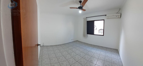 Imagem 14 de 15 de Excelente Oportunidade!!! Sobrado Com 3 Quartos, Sendo 1 Suíte, Cômodos Amplos Na Guilhermina. - Si1773