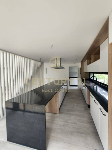 Ultima Casa Disponible A Estrenar En Barrio Cerrado Exclusivo. Zona Colegios