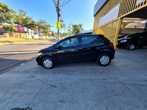 Imagem 3 de 14 de Chevrolet Onix Hatch Joy 1.0 8v Flex 5p Mec. 2017/2018