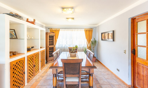Casa Con Quincho Y Cabaña En Mantagua, 2.528m² De Terreno