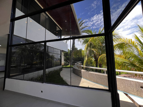 Inmueble De Lujo En La Isla De Margarita, Paraíso I, Pampatar. Casa En Obra Blanca