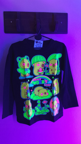 Remera Manga Larga Capibara Fluo Brilla En La Oscuridad Nena
