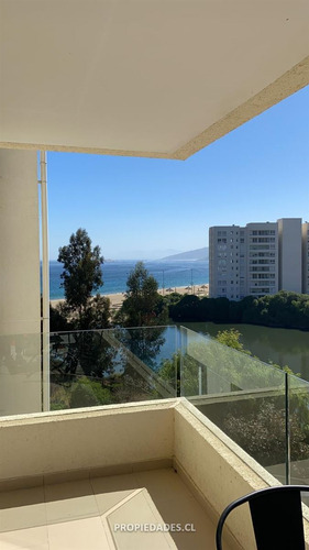 Departamento En Venta De 3 Dorm. En Papudo Primera Línea