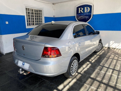 Imagem 14 de 15 de Volkswagen Voyage 1.0 Mi 8v Flex 4p Manual 2012 Prata