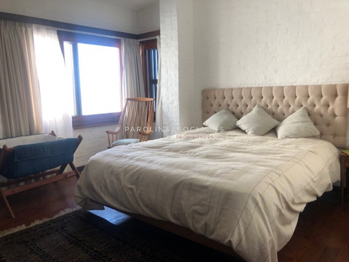Casa En Venta De 4 Dormitorios Frente Al Mar En Península, Punta Del Este.
