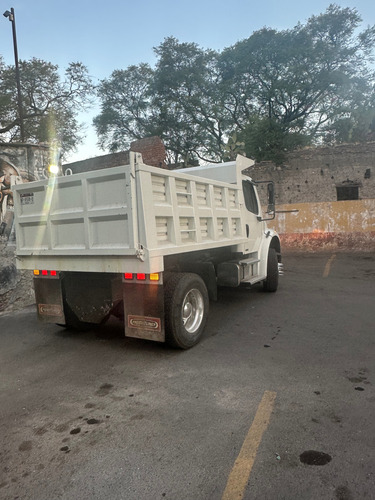 Camión De Volteo De 7mt