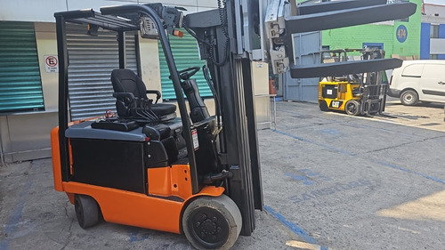 Montacargas Doosan Triple Mastil Con Aditamento Giratorio