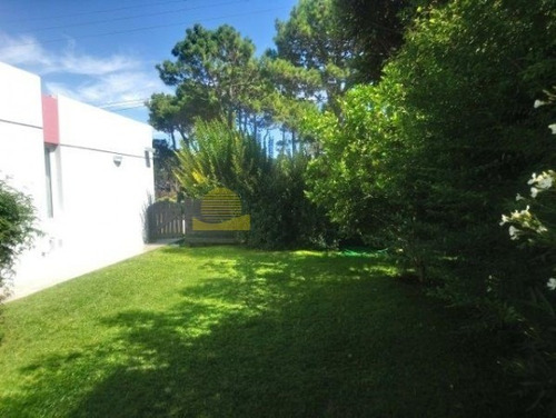Imagen 14 de 30 de Casa En Venta En Pinamar Zona Alamos Golf Con Gas Natural