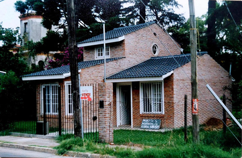 Imagen 4 de 18 de Venta Casa 4 Ambientes Con Cochera Y Patio!!