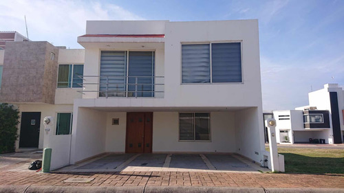 Se Vende Casa En Exclusivo Residencial Piamonte Irapuato