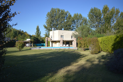 Casa De Campo En Barrio Privado Camino A Valle Grande