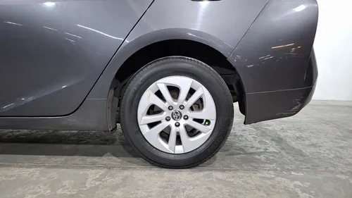 Toyota Prius 1.8 HYBRID BASE