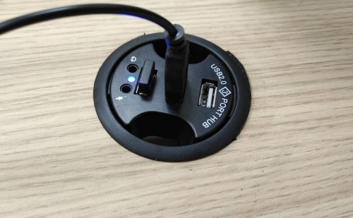 Imagen 3 de 6 de Pasacable Redondo Escritorio Usb Auricular Y Microfono Negro