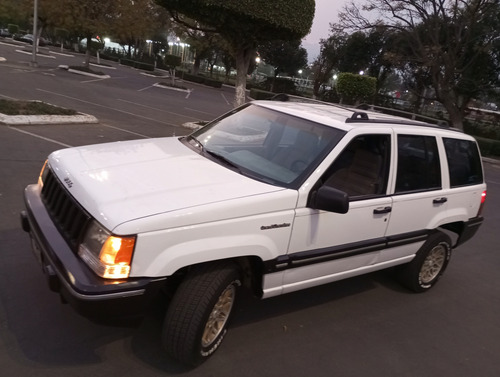 Jeep Grand Cherokee Laredo L6 4x2 At