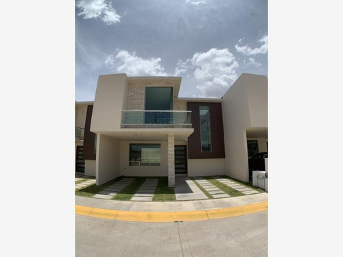 Imagen 1 de 12 de Casa Sola En Venta Priv. Res. Monte Novo Con Alberca Y Áreas Verdes. 3 Recámaras.