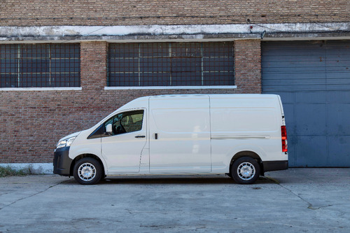 Toyota Hiace 2.8 Tdi Furgón 6at L2h2 3a 5p