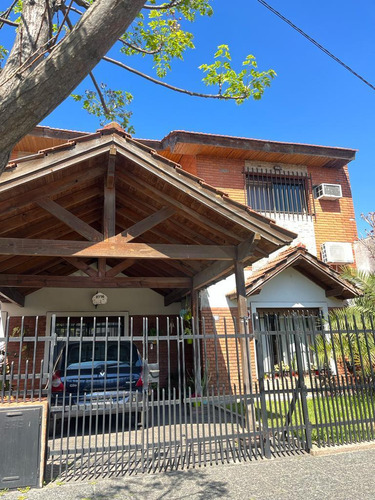 Castelar Norte Chalet En Venta 5 Ambientes