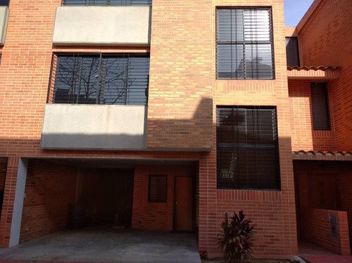Imagen 2 de 15 de Linda Santos Alquila Townhouse En El Parral, Al Final 4 Avenidas, 212m2. 0414 4150107