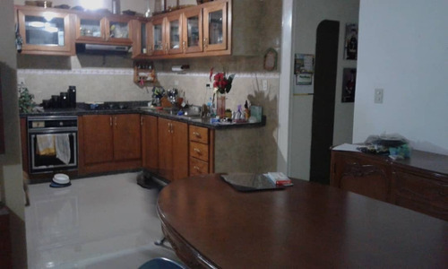 Imagen 3 de 7 de Económica Casa En Venta En Base Sucre 04141493528