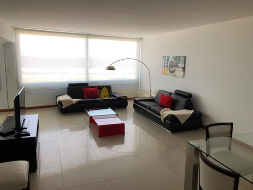 Apartamento En La Brava, De 3 Dormitorios Cuenta Con Excelentes Servicios, Vista Plena Al Mar - Consulte!!!!!!!!-ref:2383