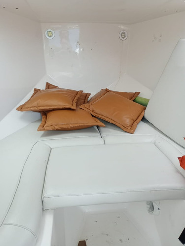 Lancha Ventura 215 Cabin Comfort 2010 Triton Solara Focker