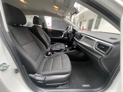 Kia Rio 1.6 L Sedan At