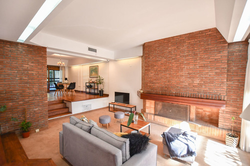 Imagen 1 de 30 de Casa 4 Dormitorios En Venta En La Plata Con Pileta