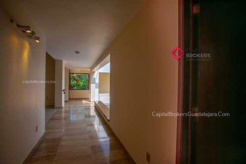 Casa De Lujo En Renta En Colinas De San Javier Con Alberca