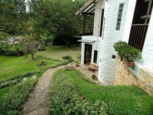 Casa En Arriendo Ubicada En Rionegro Sector Llanogrande (16007).