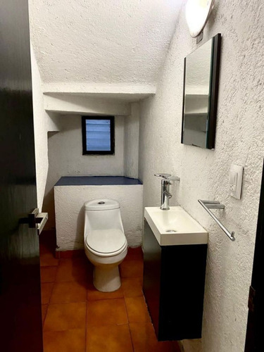 Casa Al Norte De Cuernavaca En Subida A Chalma Lomas De Atzingo, Cuernavaca, Morelos.