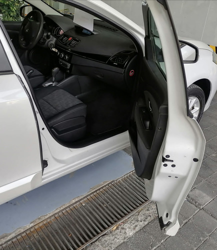 Imagen 9 de 15 de Renault Fluence Expression Cvt 2017