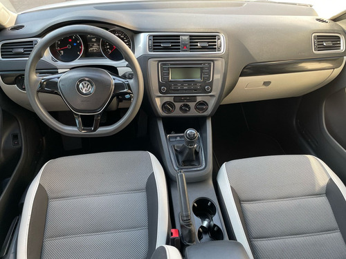 Volkswagen Jetta 2.0 Live Mt