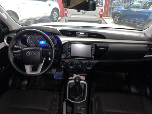 Imagen 6 de 20 de Toyota Hilux 2020 2.8 Cd Sr 177cv 4x4