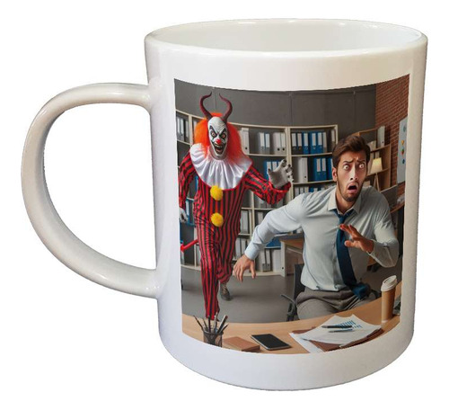 Taza Plastico Payaso Con Cuernos Persiguiendo Gerente