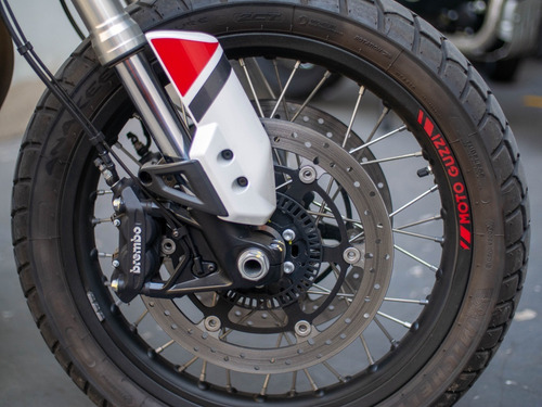 Imagen 12 de 25 de Moto Guzzi V85tt - Usado Con Accesorios