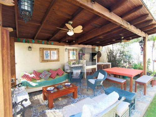 Casa En Venta De 4 Dorm. En Peñalolén