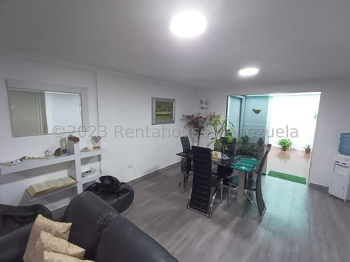 Imagen 7 de 30 de Hermoso Townhouse Ubicado En Conjunto Cerrado Con Pozo, Vigilancia Privada Y Doble Porton De Acceso, Es Moderno Y Tendencia Minimalista, Cuenta Con Su Cocina Empotrada Equipada, Pisos Laminados