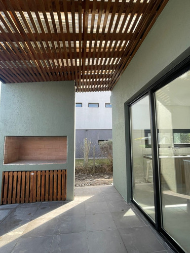 Casa A Laguna- Entrega Inmediata - Barrio Cerrado San Sebastian - Pilar - Dueño Directo -sin Comision -