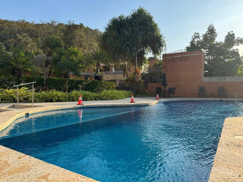 Venta De Apartamento, Altos De Guataparo, Edificio La Defense Cod 271147