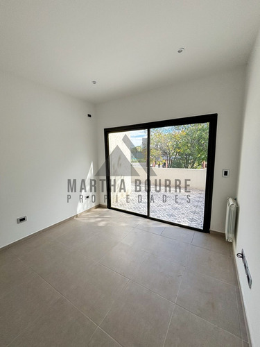 Casa En Venta En Santo Tomas, Pilar, G.b.a. Zona Norte