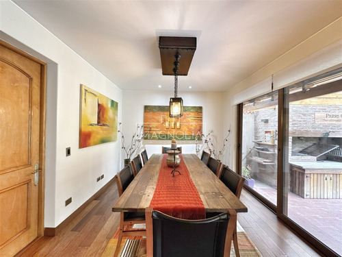 Casa En Arriendo De 7 Dorm. En Las Condes